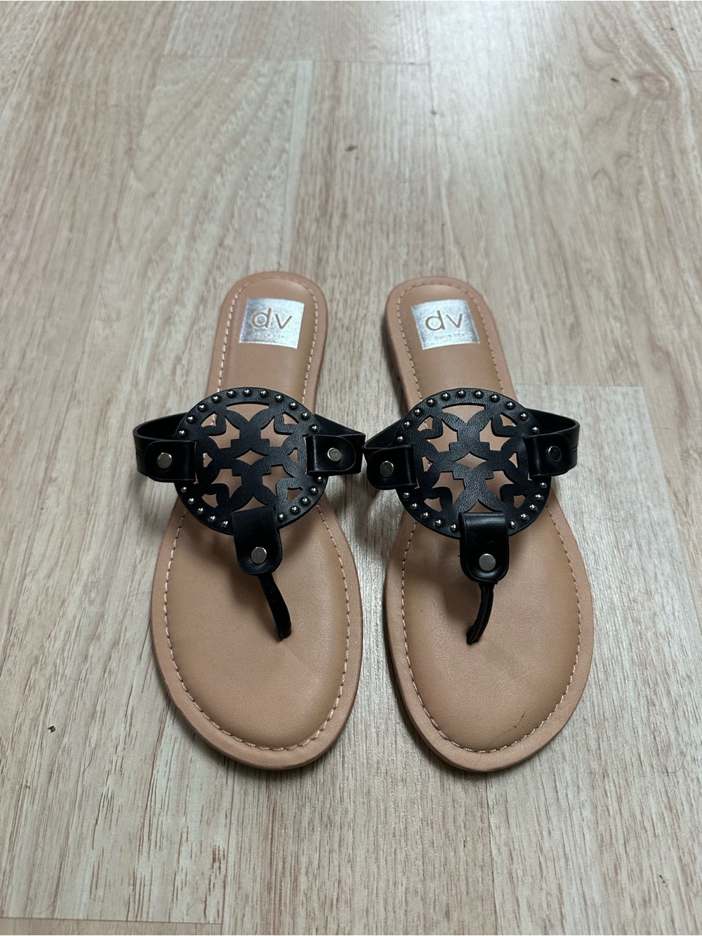 DV by Dolce Vita Black Cutout Medallion Thong Sandals - Picture 7 of 8